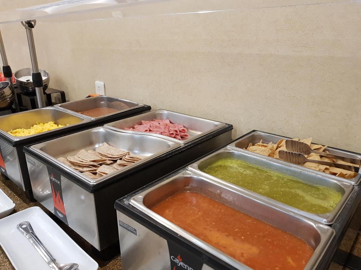 Holiday Inn Express Saltillo Zona Aeropuerto By Ihg Ngoại thất bức ảnh