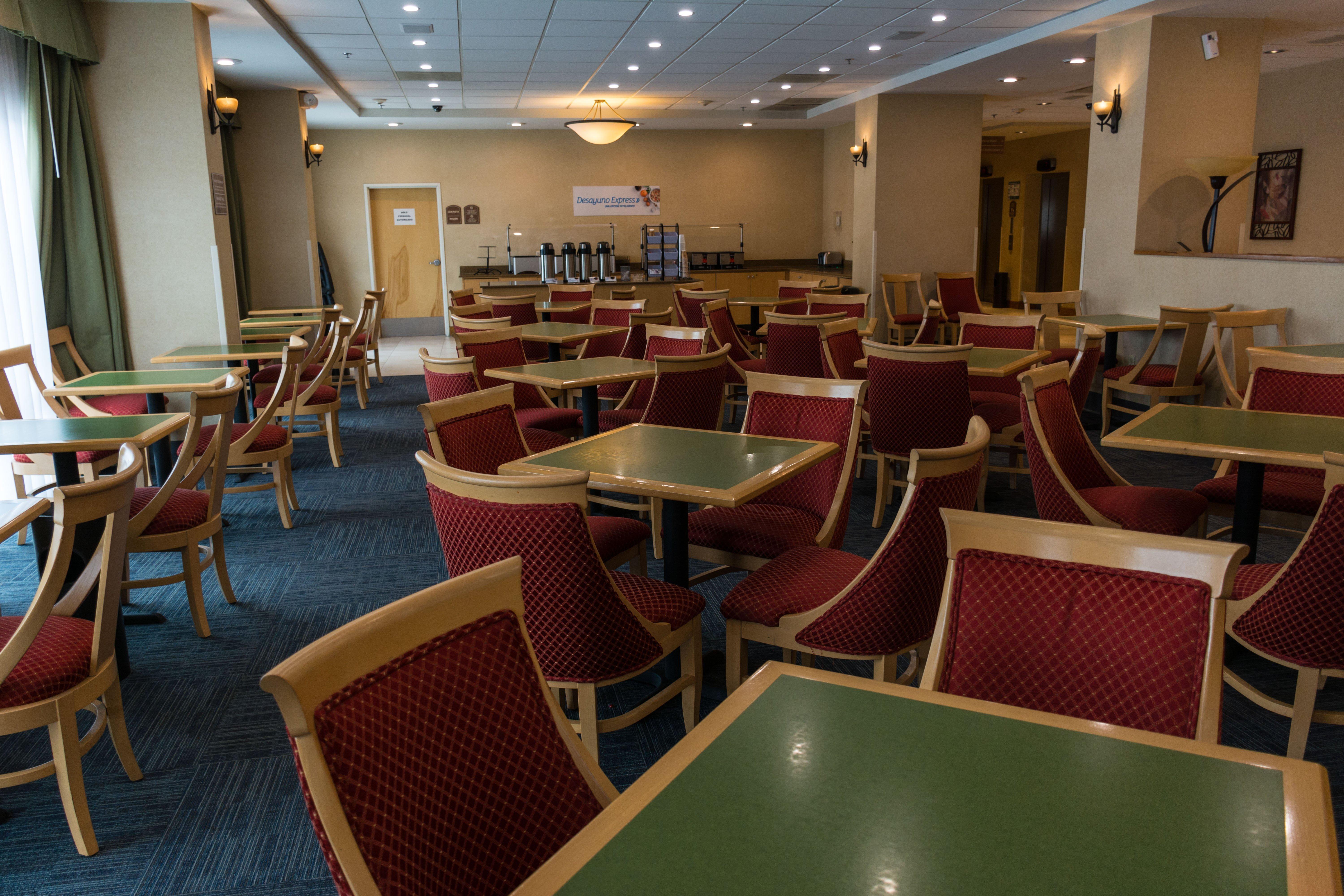 Holiday Inn Express Saltillo Zona Aeropuerto By Ihg Ngoại thất bức ảnh