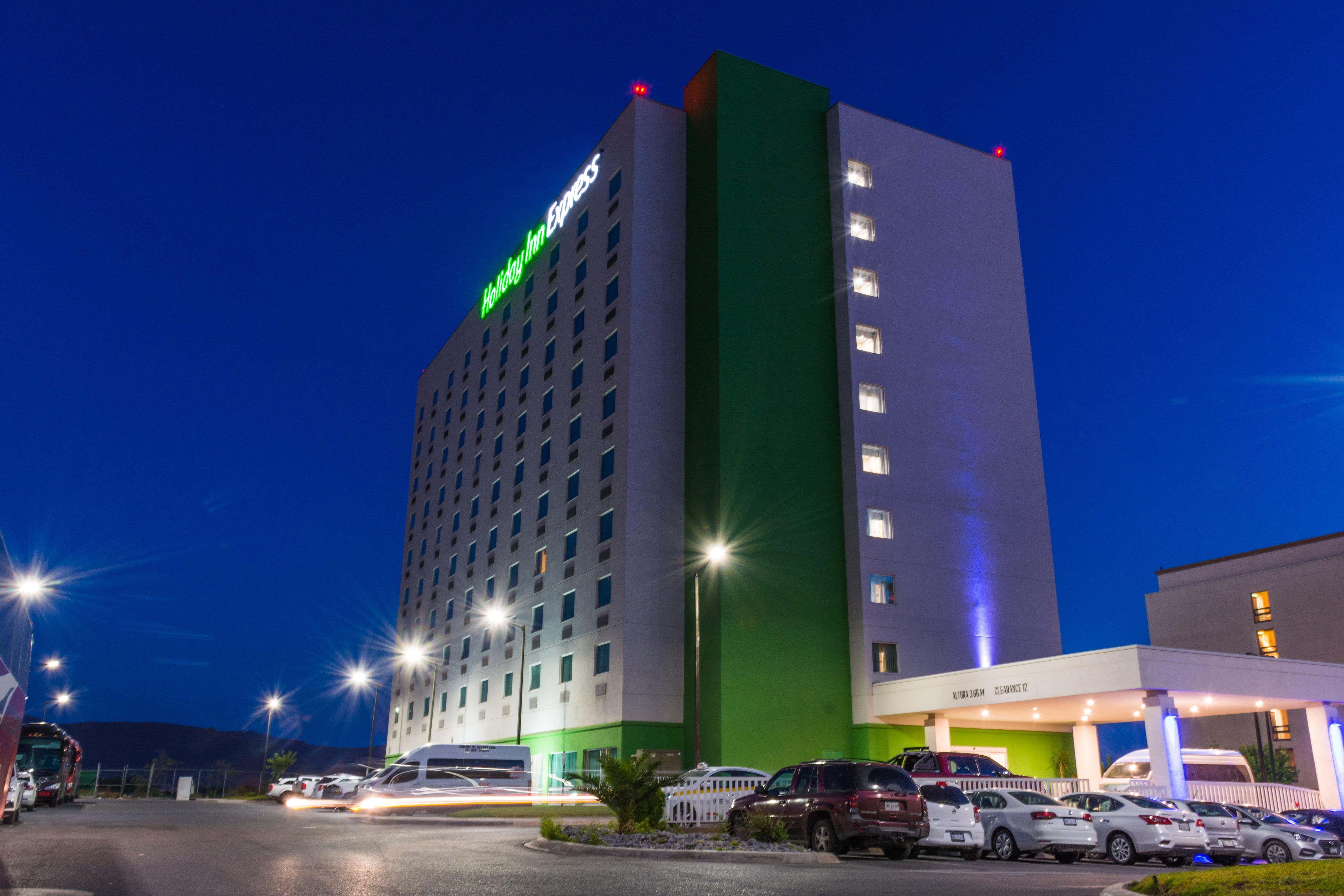 Holiday Inn Express Saltillo Zona Aeropuerto By Ihg Ngoại thất bức ảnh