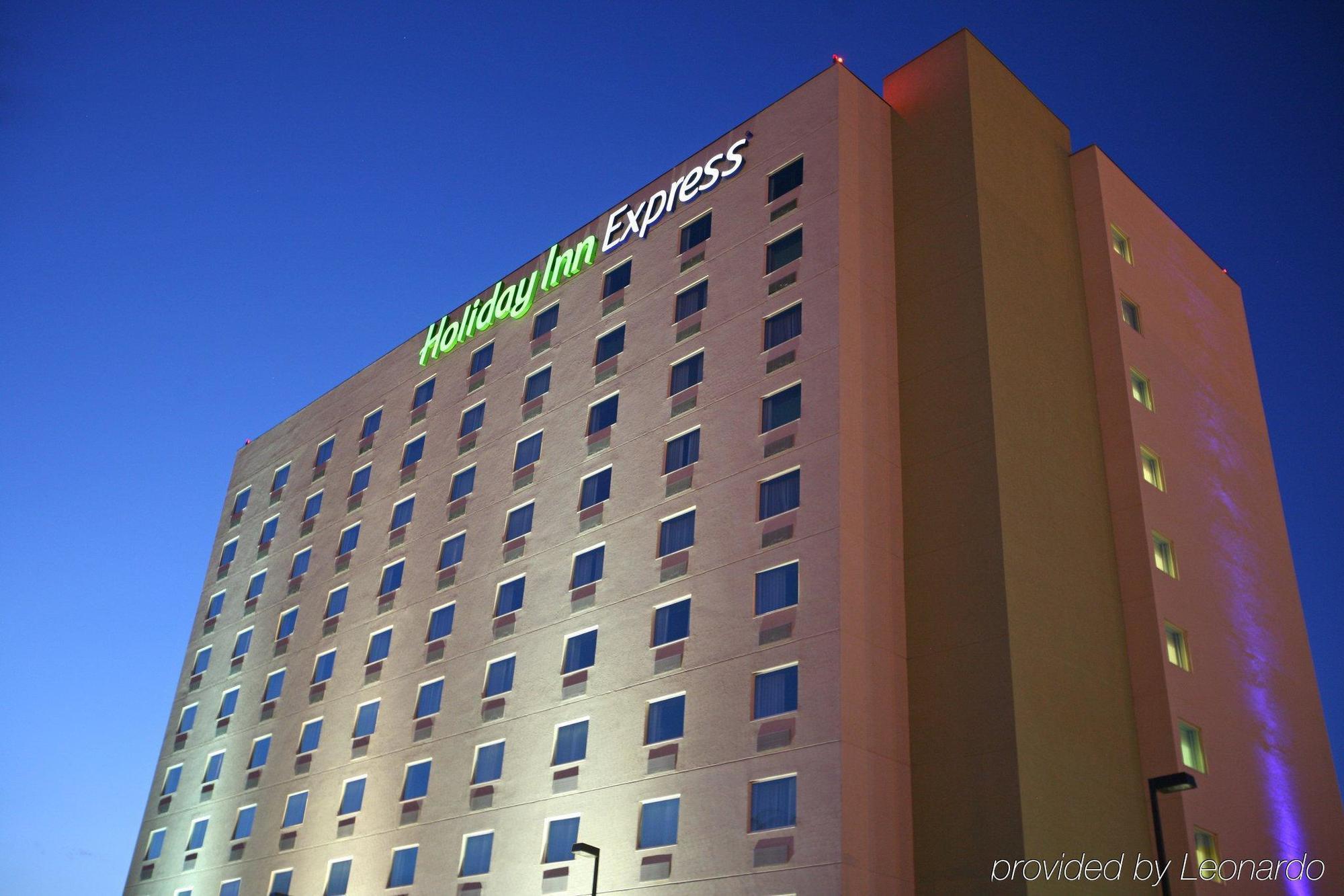 Holiday Inn Express Saltillo Zona Aeropuerto By Ihg Ngoại thất bức ảnh